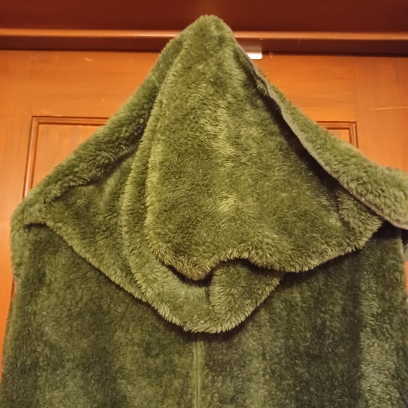 Fuzzy Vest Jacket - Picture 3 of 9